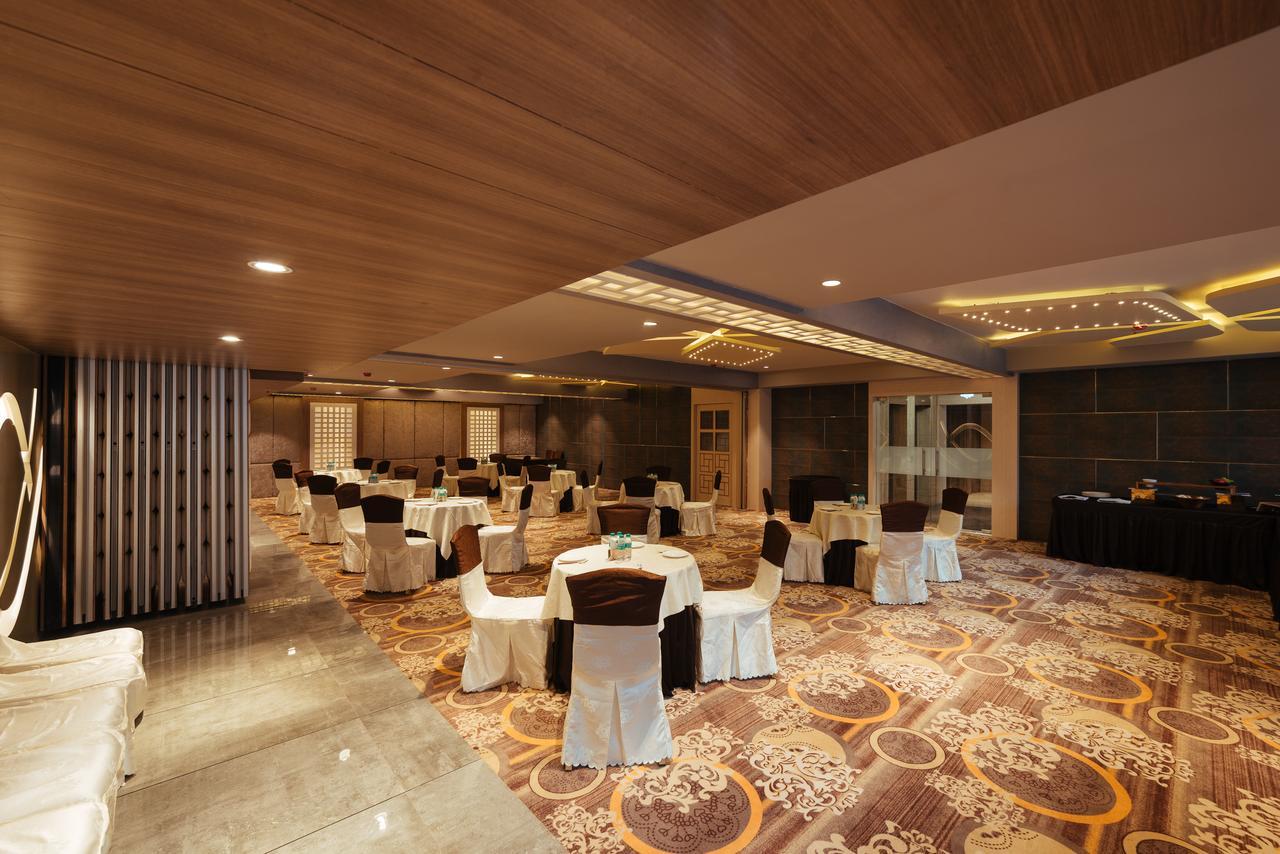 Hotel D'Corbiz Lucknow Exterior foto